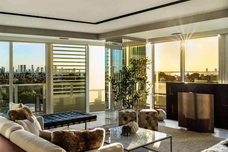 Comprar apartamento no Ritz-Carlton Residences Miami Beach 512