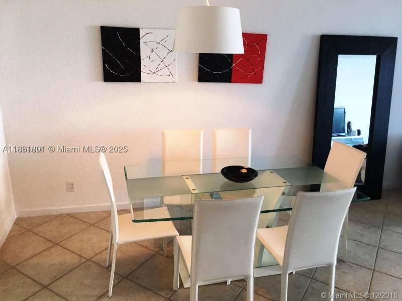 Alquiler de apartamento en The Wave Condo 336