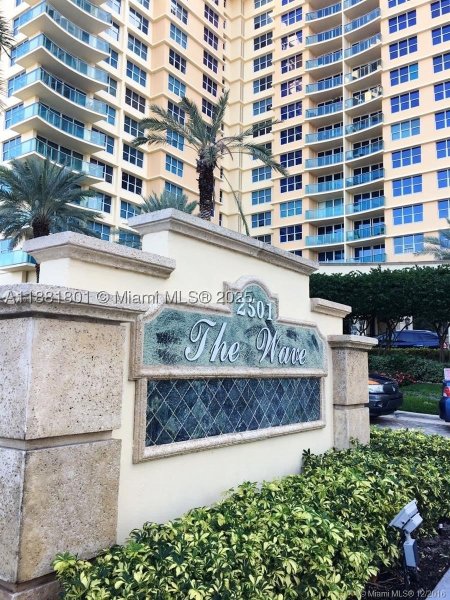 Alquiler de apartamento en The Wave Condo 336