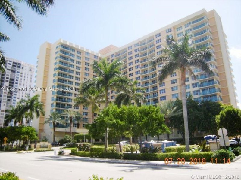Alquiler de apartamento en The Wave Condo 336