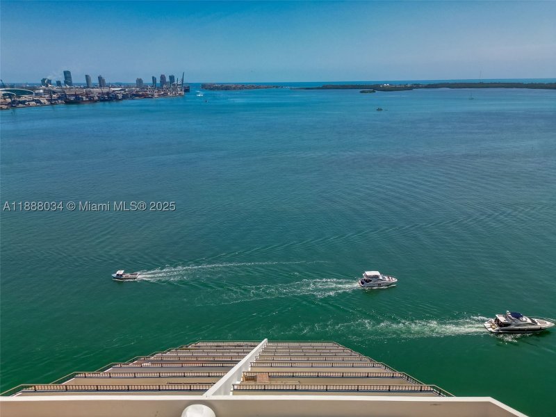 Comprar apartamento en Brickell Key One UPH-03