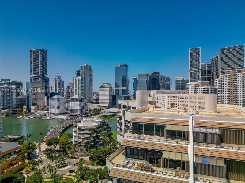 Comprar apartamento en Brickell Key One UPH-03