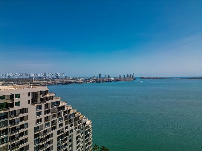 Comprar apartamento en Brickell Key One UPH-03