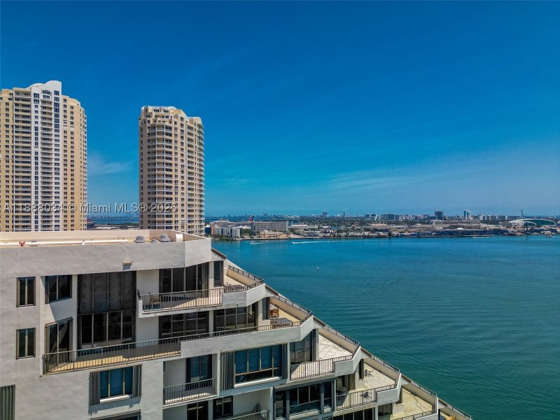 Comprar apartamento en Brickell Key One UPH-03