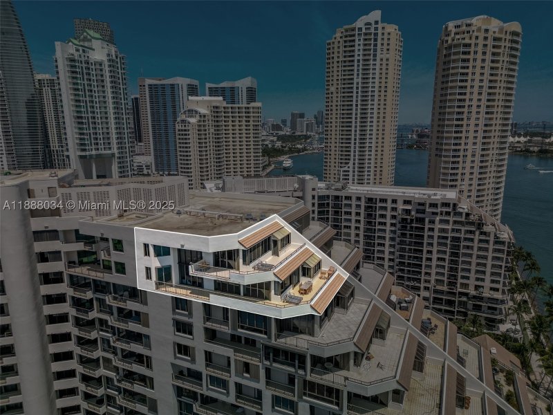 Comprar apartamento en Brickell Key One UPH-03