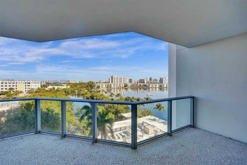Comprar apartamento en Marina Palms Yacht Club 708