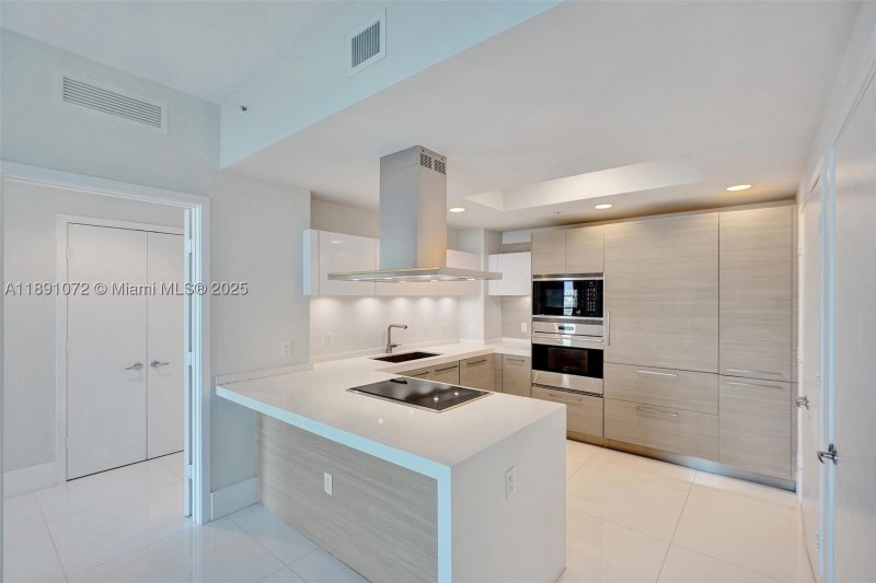 Comprar apartamento en Marina Palms Yacht Club 708