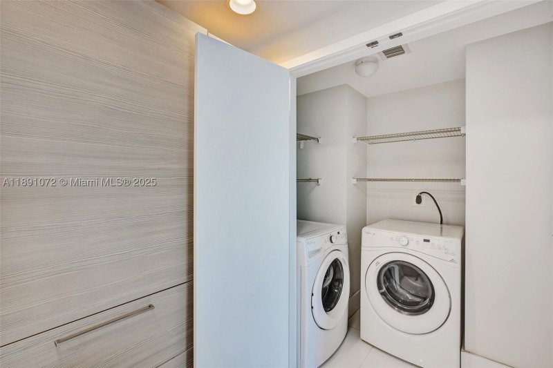 Comprar apartamento en Marina Palms Yacht Club 708