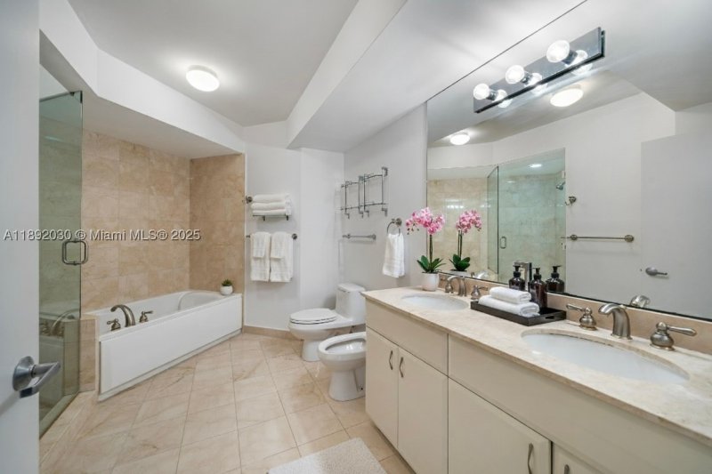 Comprar apartamento en Akoya 2901