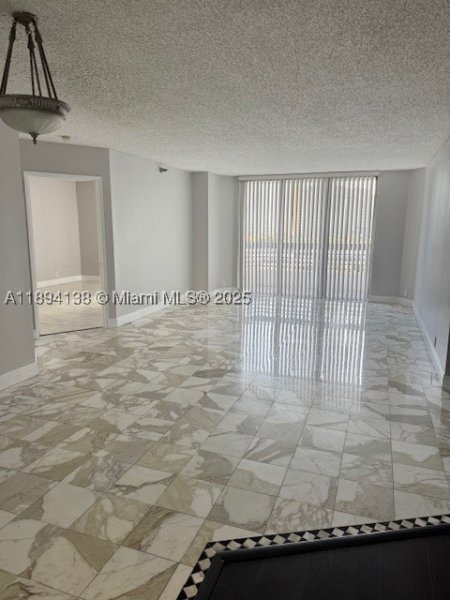 Comprar apartamento en Mystic Pointe 600 802