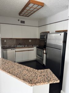 Comprar apartamento en Mystic Pointe 600 802