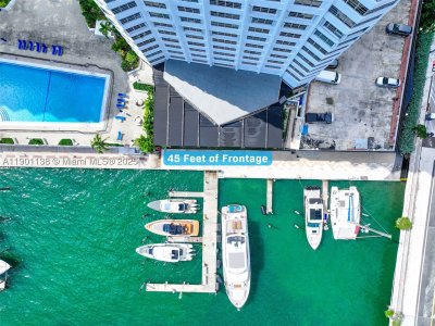 Comprar apartamento no Four Ambassadors 4C042