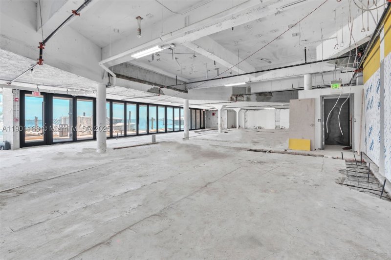Comprar apartamento no Four Ambassadors 4C042