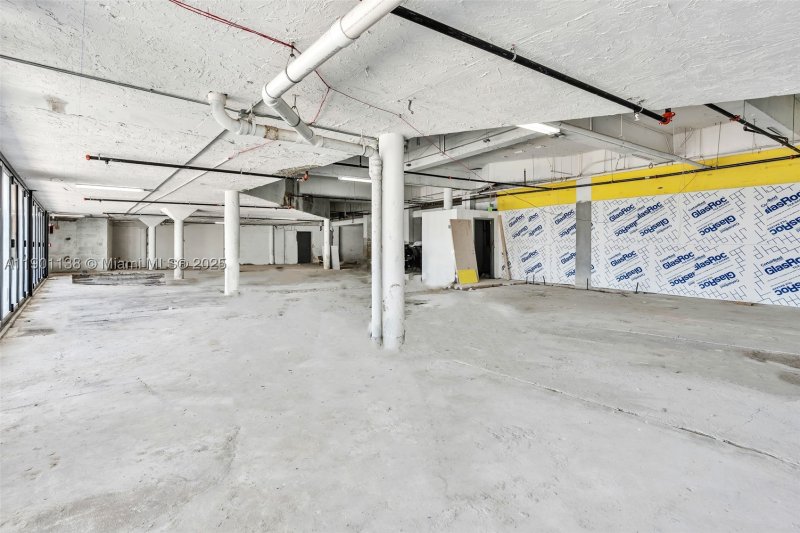 Comprar apartamento no Four Ambassadors 4C042