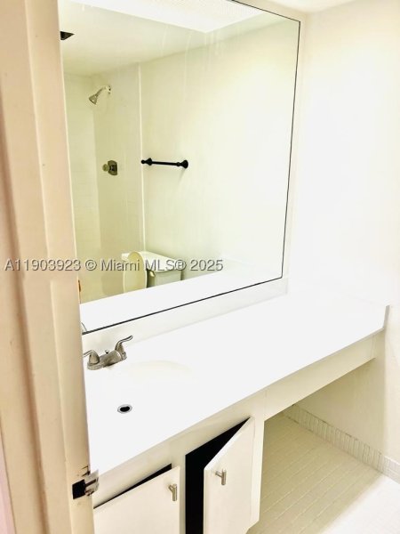 Condo for sale at Winston Towers MO-3