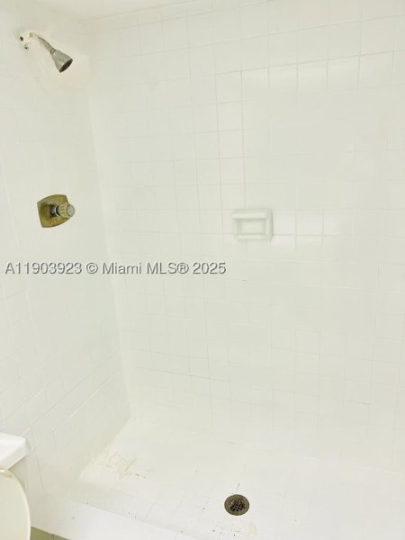 Condo for sale at Winston Towers MO-3