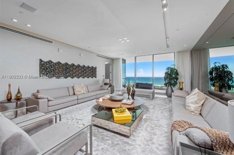 Condo for sale at FENDI Chateau Residences 304