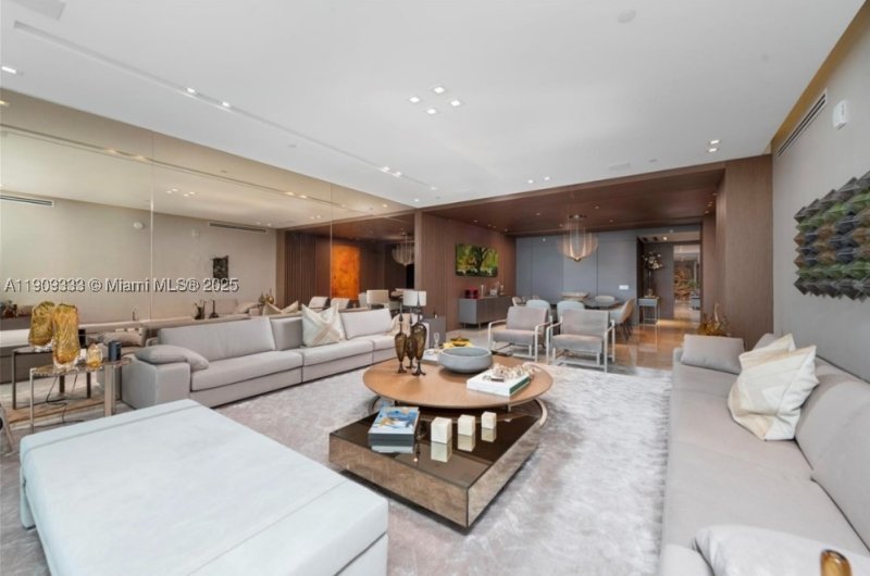 Condo for sale at FENDI Chateau Residences 304