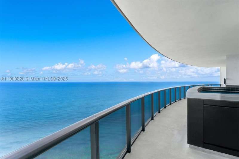 Condo for sale at Porsche Design Tower 3205