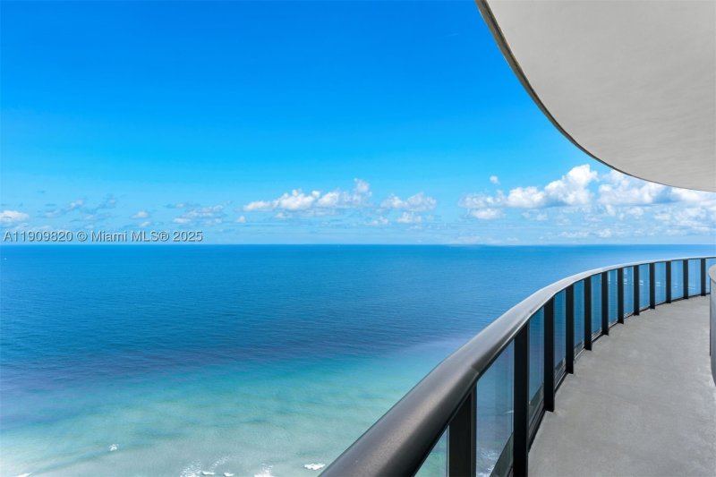 Condo for sale at Porsche Design Tower 3205