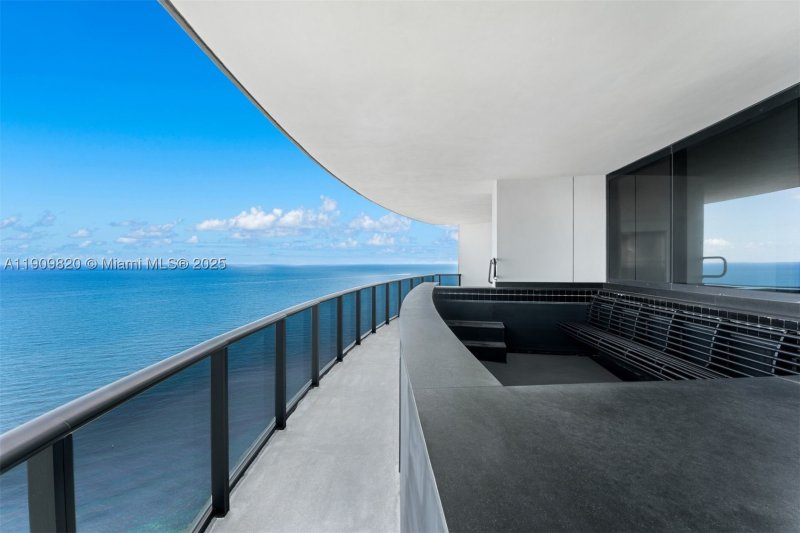 Condo for sale at Porsche Design Tower 3205