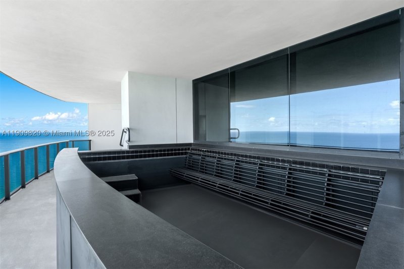 Condo for sale at Porsche Design Tower 3205