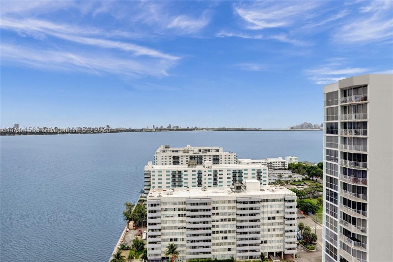 Comprar apartamento en Grandview Palace 2421