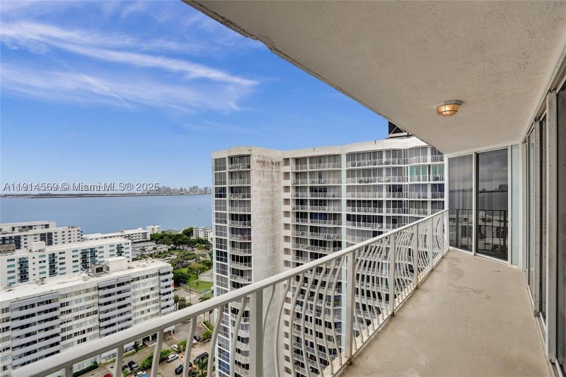 Comprar apartamento en Grandview Palace 2421