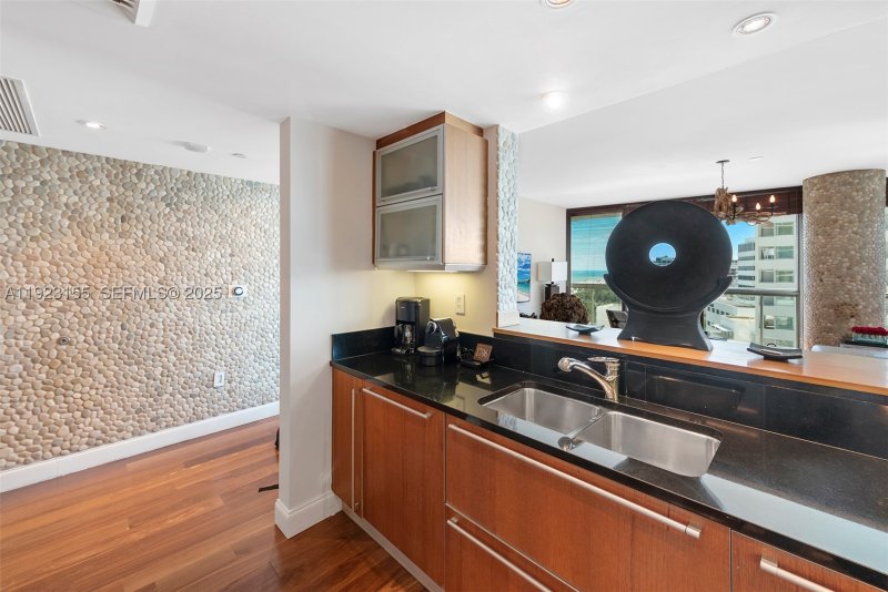 Apartment for rent at Setai 1706