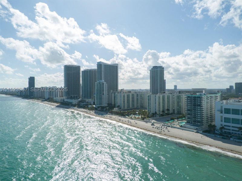 Apartment for rent at Sea Air Towers PH02
