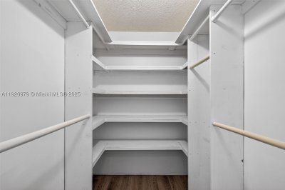 Comprar apartamento en Admirals Port Condos 216E