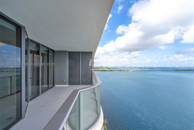Comprar apartamento no Aria Reserve Miami 2003
