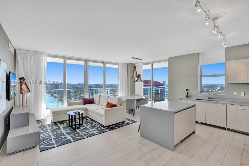 Apartment for rent at Hyde Beach House R1108