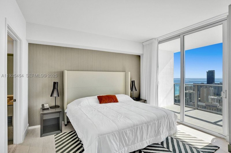 Apartment for rent at Hyde Beach House R1108