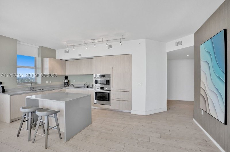 Apartment for rent at Hyde Beach House R1108
