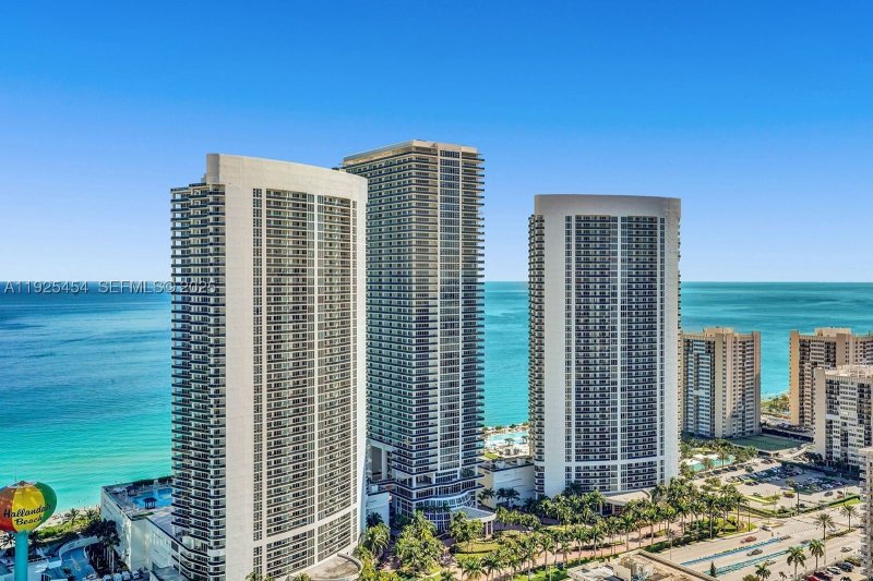 Apartment for rent at Hyde Beach House R1108