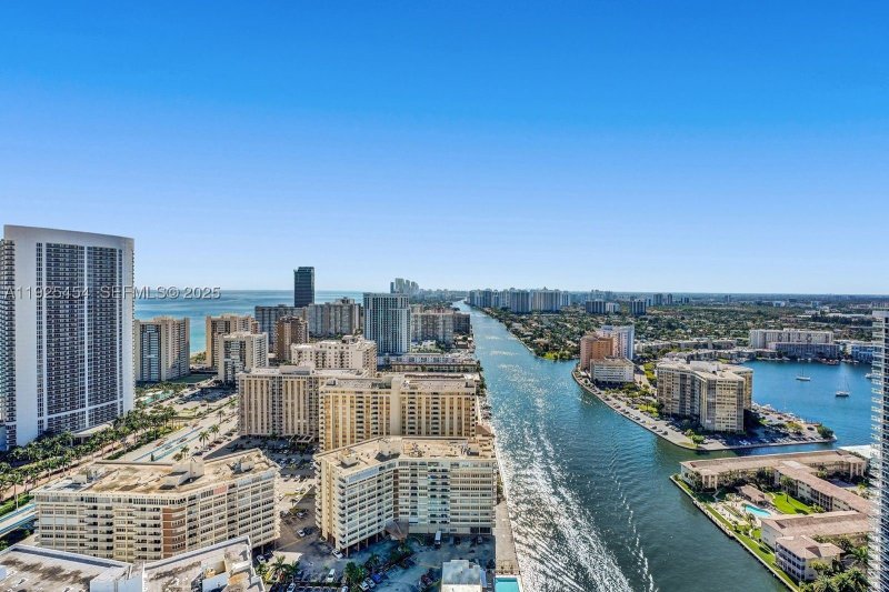 Apartment for rent at Hyde Beach House R1108