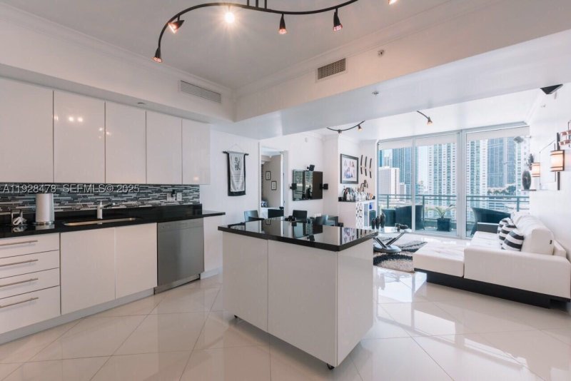 Comprar apartamento en Mint at Riverfront 1512