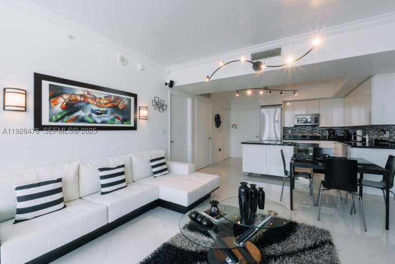 Comprar apartamento en Mint at Riverfront 1512