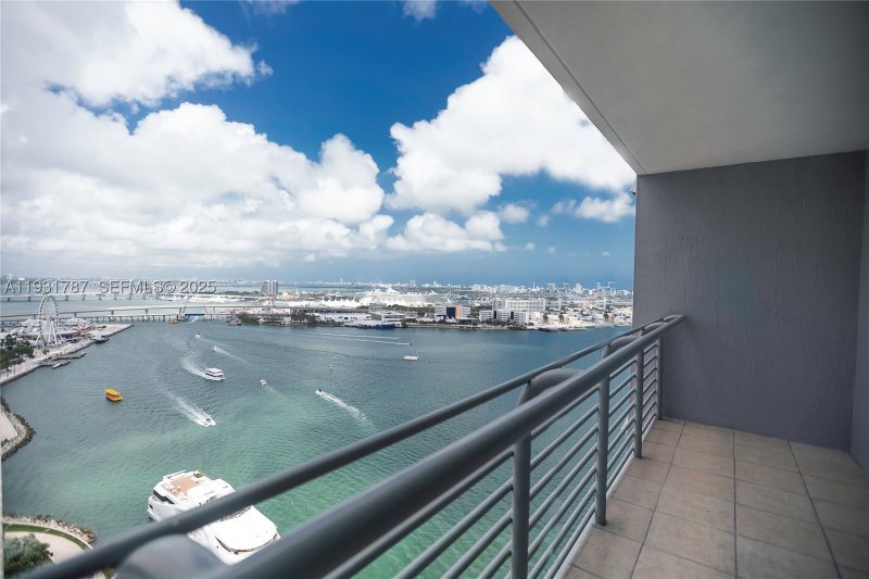 Comprar apartamento en One Miami West Tower 2710