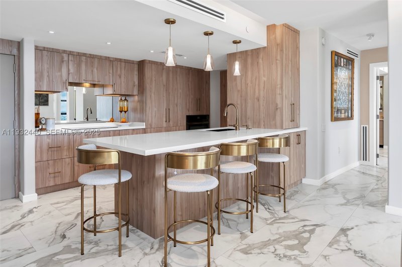 Condo for sale at Nine Island Avenue 2104