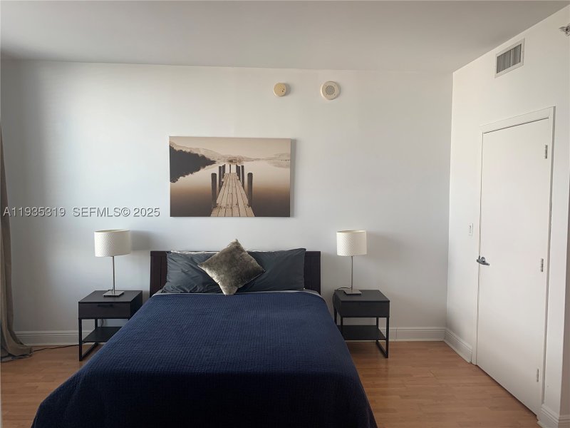 Condo for sale at The Ivy 1211
