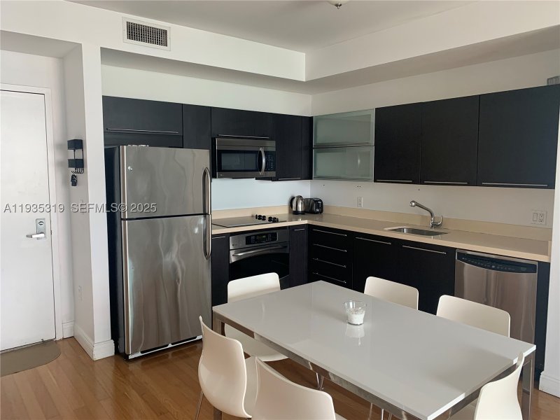 Condo for sale at The Ivy 1211