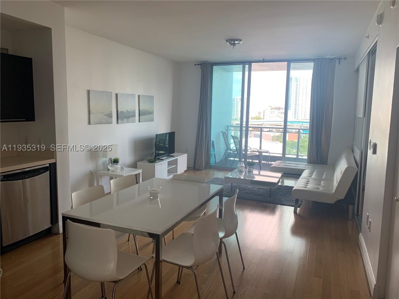 Condo for sale at The Ivy 1211