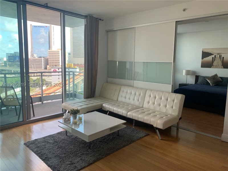 Condo for sale at The Ivy 1211