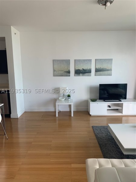 Condo for sale at The Ivy 1211