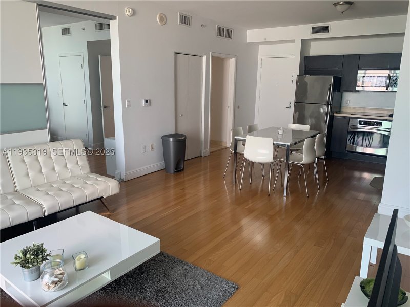 Condo for sale at The Ivy 1211