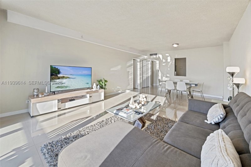 Condo for sale at Pavilion 1618