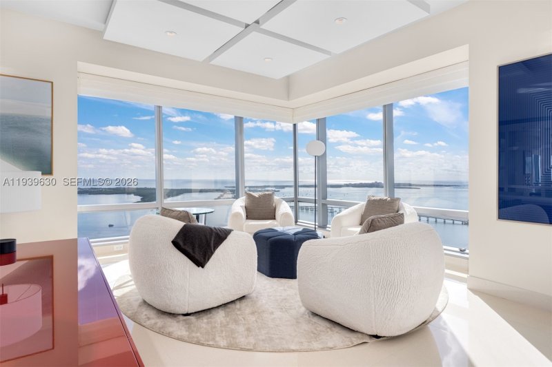 Condo for sale at Four Seasons Millenium Tower I 56F