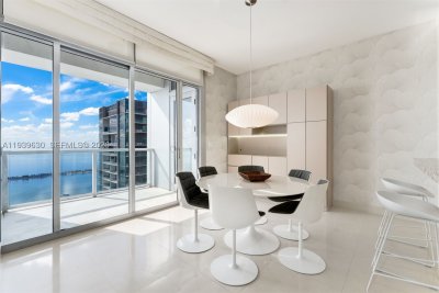 Comprar apartamento en Four Seasons Millenium Tower I 56F